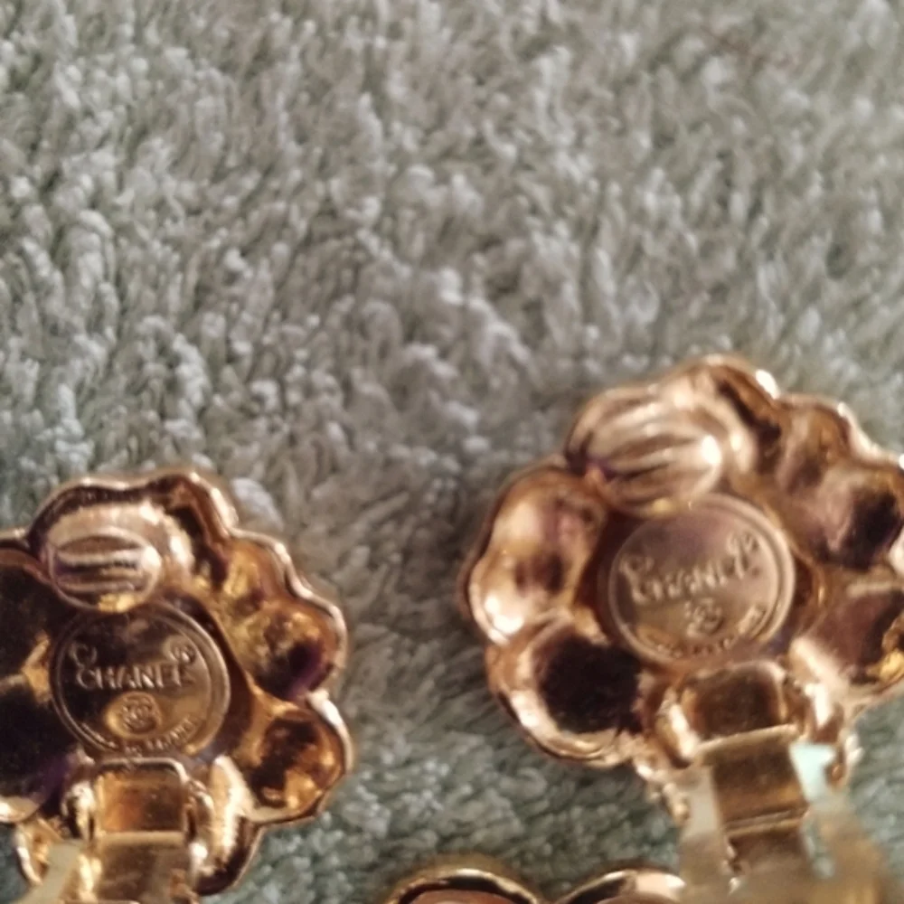 Chanel Rare Vintage Large Gold Double Camellia Drop Earrings - Picture 3 of 6